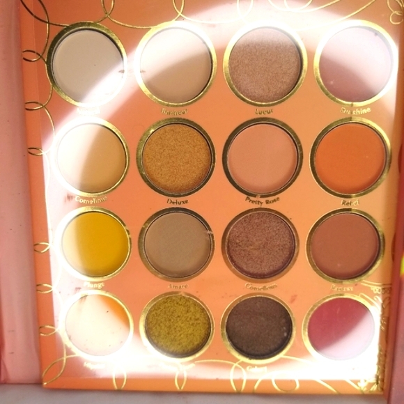 Encanto Eye and Face Palette - Picture 4 of 10